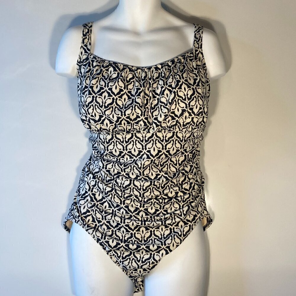 Lands End SZ 26 Black & Ivory One Piece Figure Flattering Swimsuit Beach travel